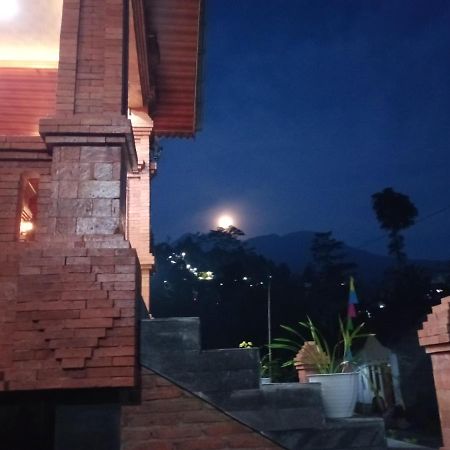 Villa Pringgitan Тавангмангу Екстериор снимка